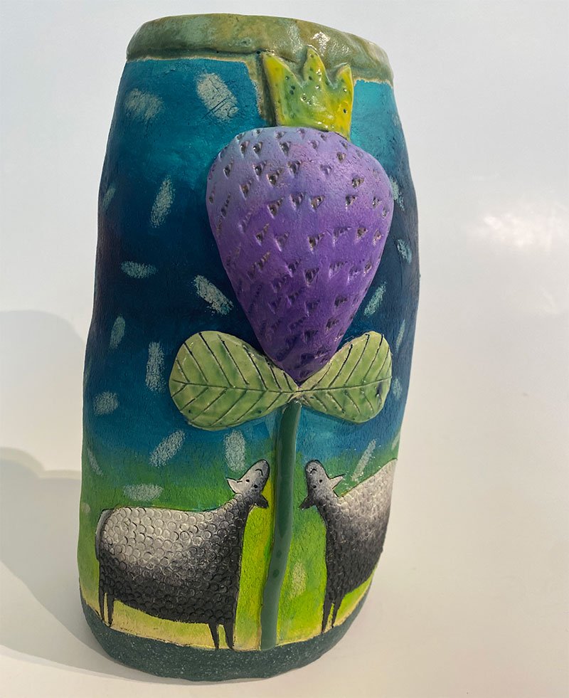 Vase med fr, Keramik af Dangira