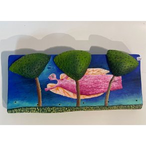 Engel flyver i skov, Keramik af Dangira