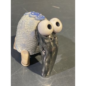 Mellem Fabeldyr i keramik af Vibeke Hrlyck