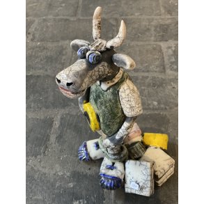 Dorit Knudsen Ko i rakubrndt keramik