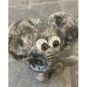 Dorit Knudsen Elefant i rakubrndt keramik