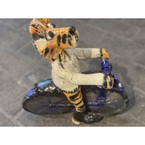 Dorit Knudsen Lve p Knallert i rakubrndt keramik