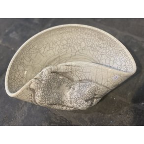 Dorit Knudsen Vase med kvindekrop i rakubrndt keramik