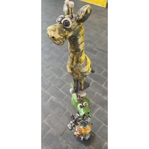 Sjle med bondegrds dyr af Dorit Knudsen i rakubrndt keramik