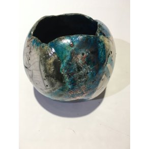 Dorit Knudsen, kugle-vase i rakubrndt keramik