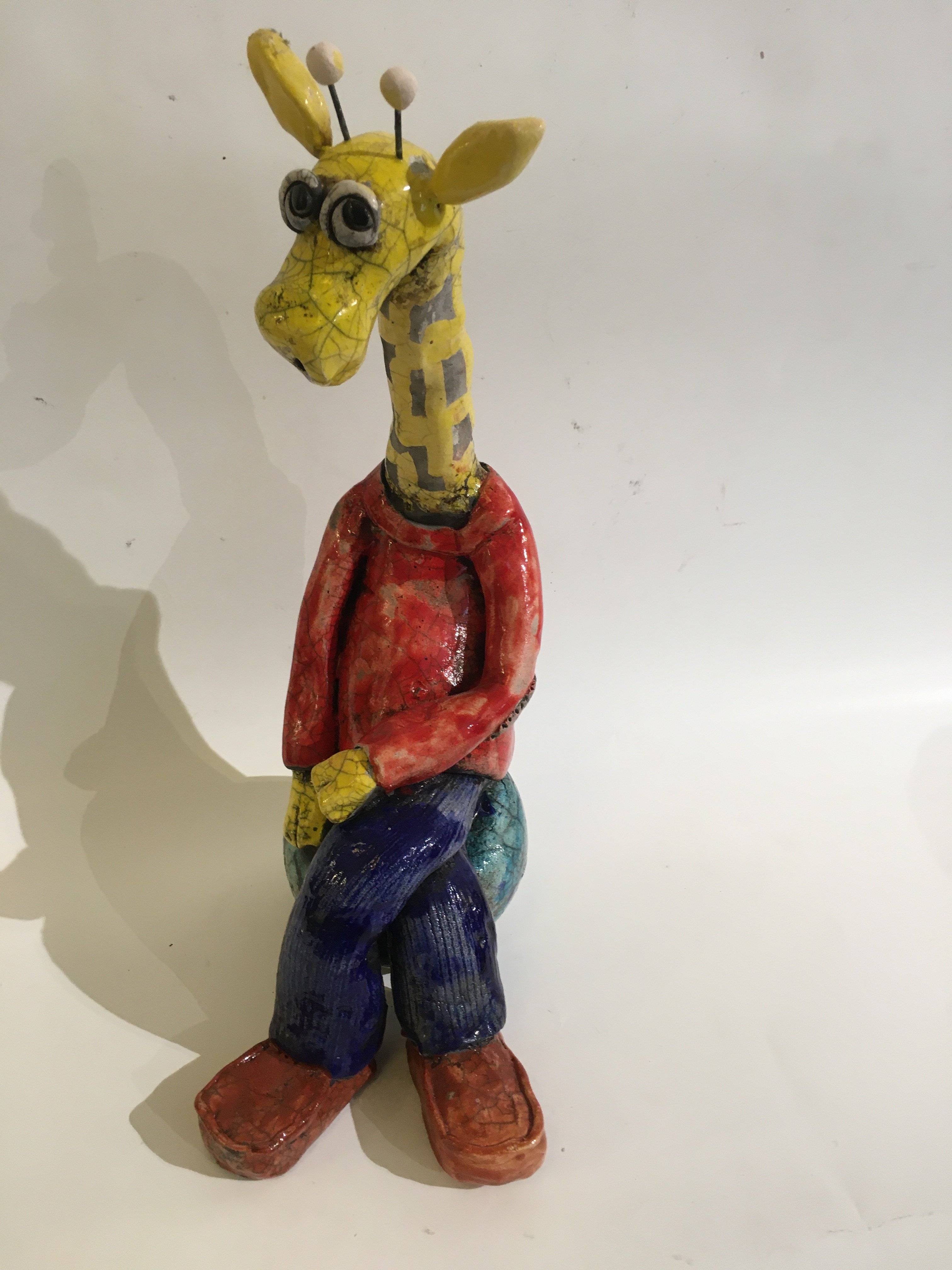 Dorit Knudsen Giraf i rakubrndt keramik