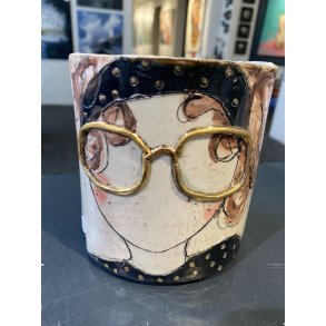 Tina Ferch, Damevase med guldbriller