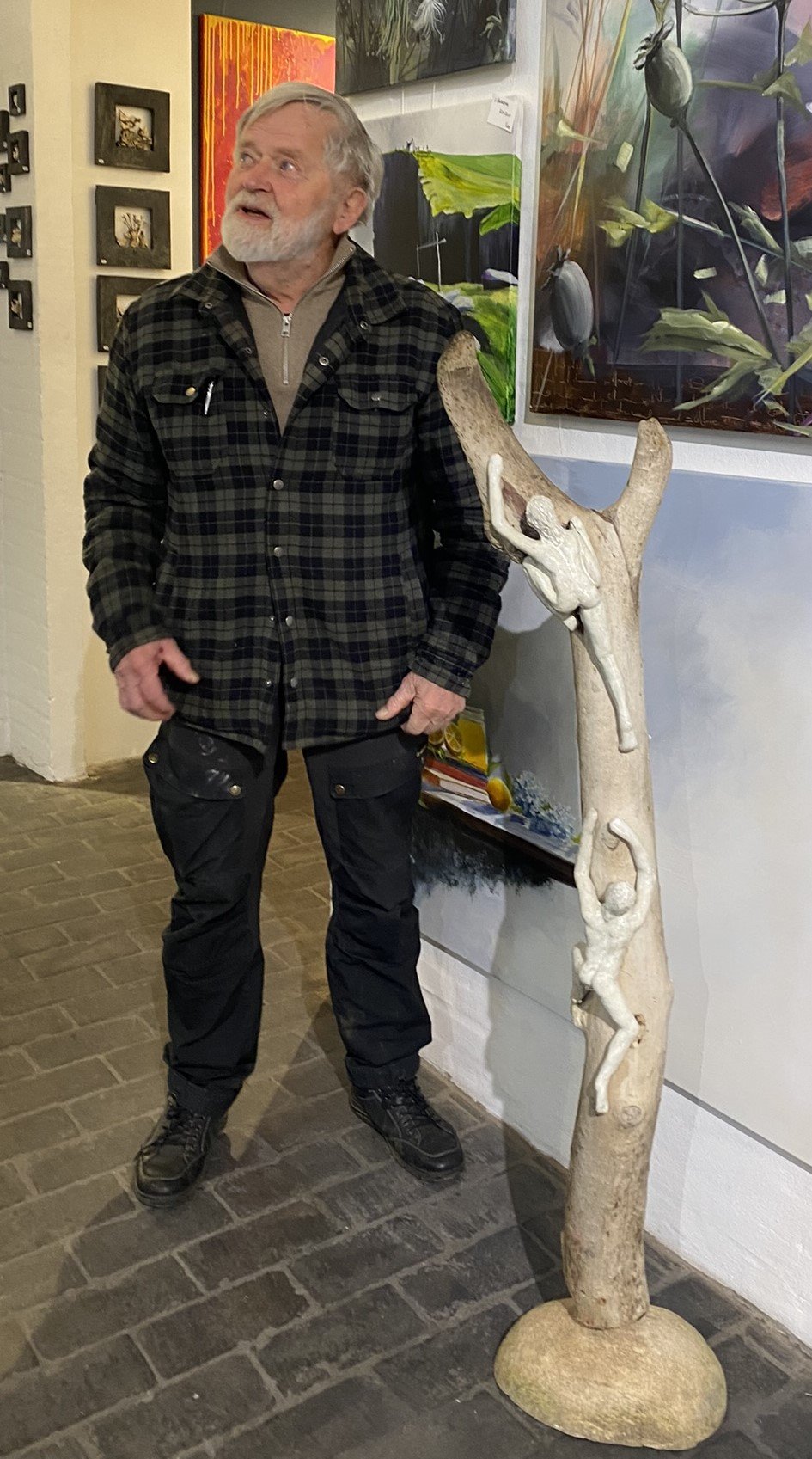 Op i Lyset, skulptur af Tage Strup
