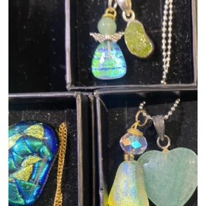 Smykke, grn flounit hjerte, Astrid Munck