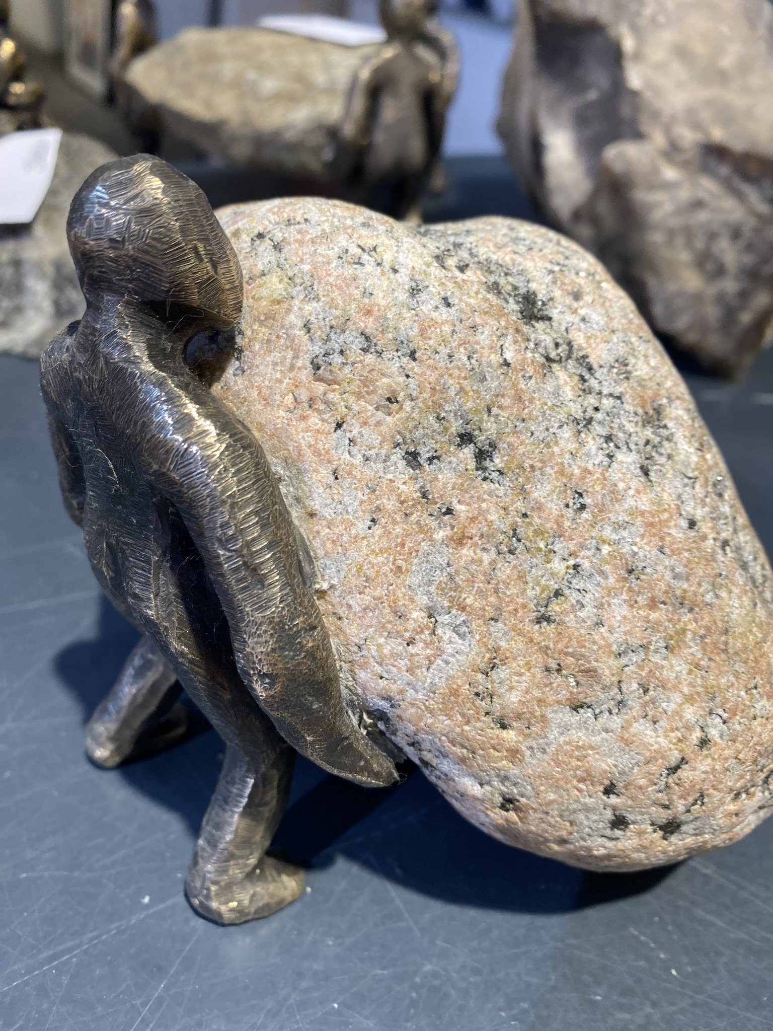 Indre Styrke - bronzeskulptur af Lisbeth Gunderse