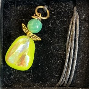 Halskde med engle af Astrid Munck