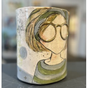 damevase med guldbriller af Tina Ferch