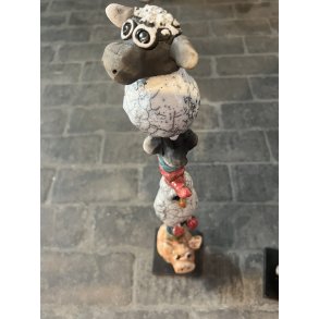 Sjle med bondegrds dyr af Dorit Knudsen i rakubrndt keramik