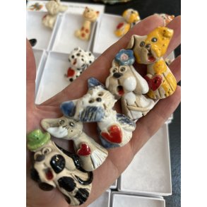 Hunde og katte i hndlavet i keramik af Anka Christip, prisen er pr. stk.