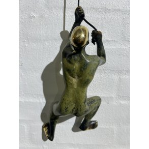 mrkegrn patineret Bronze skulptur der kravler p vg,  hjde 30cm af Timor Antik
