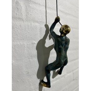 Mrkebl Bronze skulptur der kravler p vg,  hjde 30cm af Timor Antik