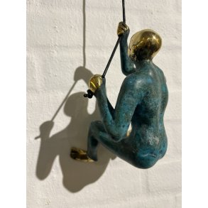 Mrkebl Bronze skulptur der kravler p vg,  hjde 30cm af Timor Antik