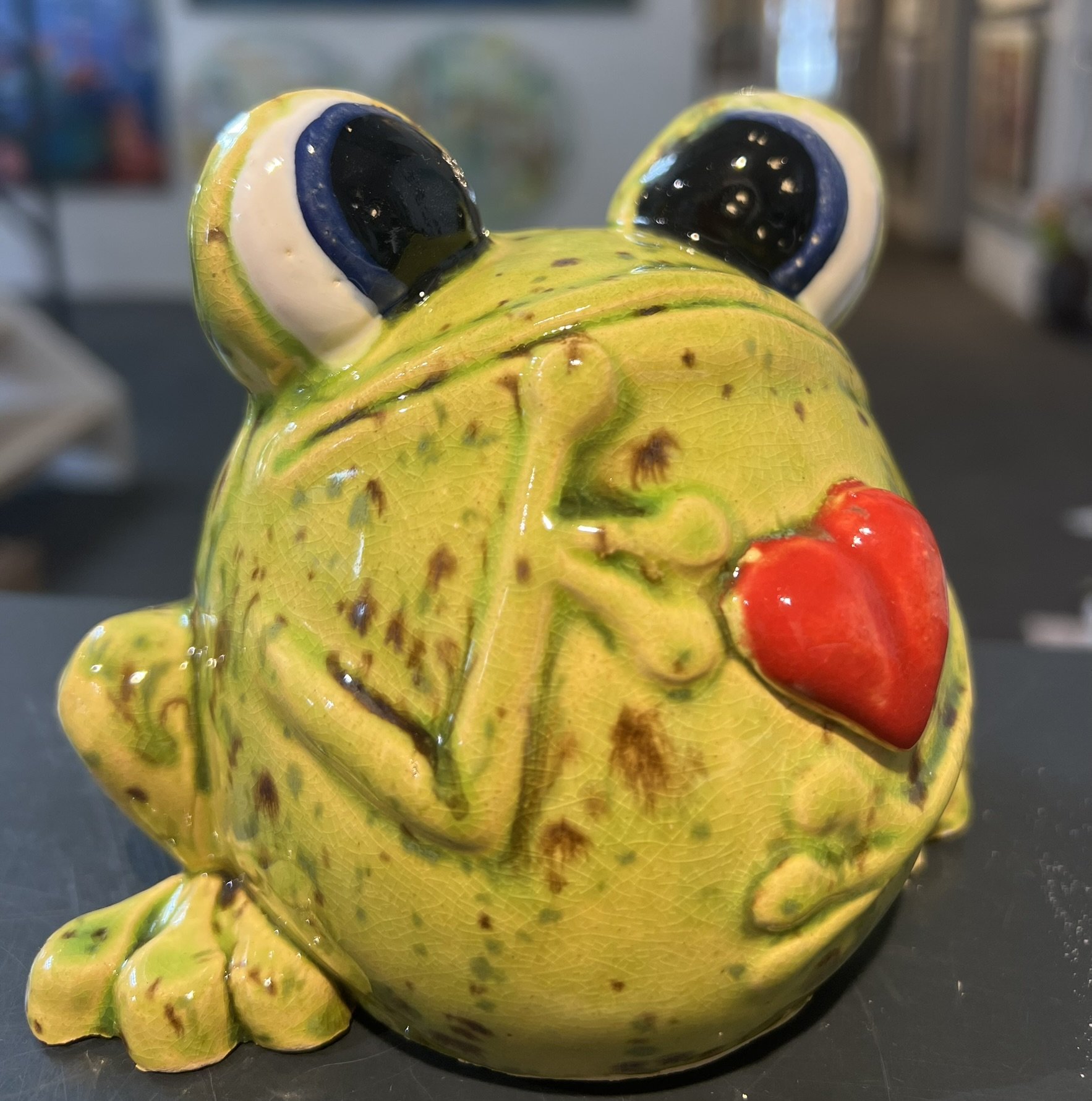 Kys Fr�en, keramik af Anka Christob