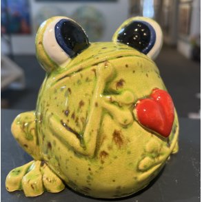 Kys Fr�en, keramik af Anka Christob