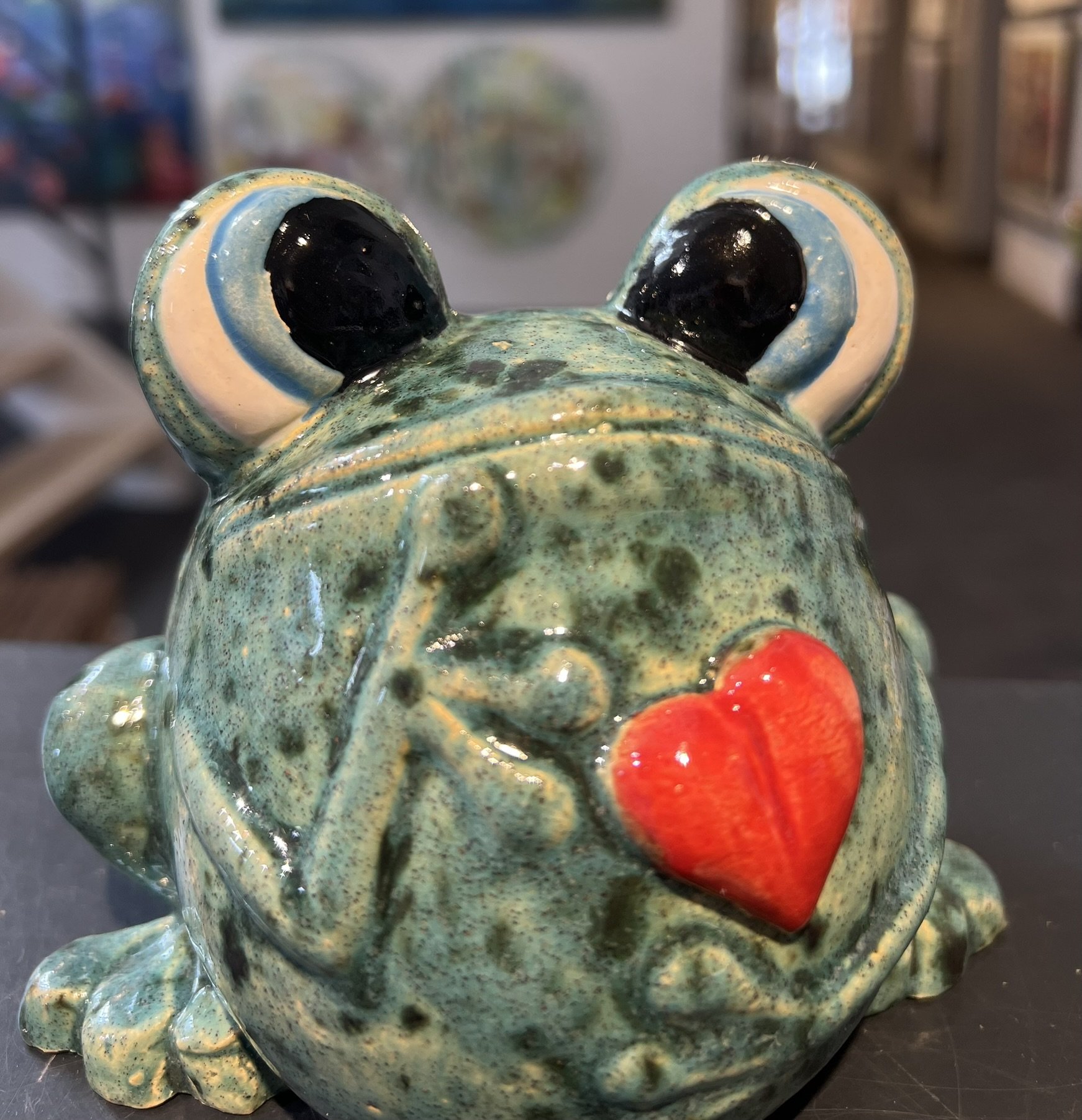 Kys Fr�en, keramik af Anka Christob