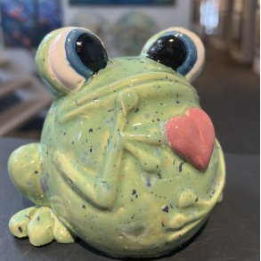 Kys Fr�en, keramik af Anka Christob