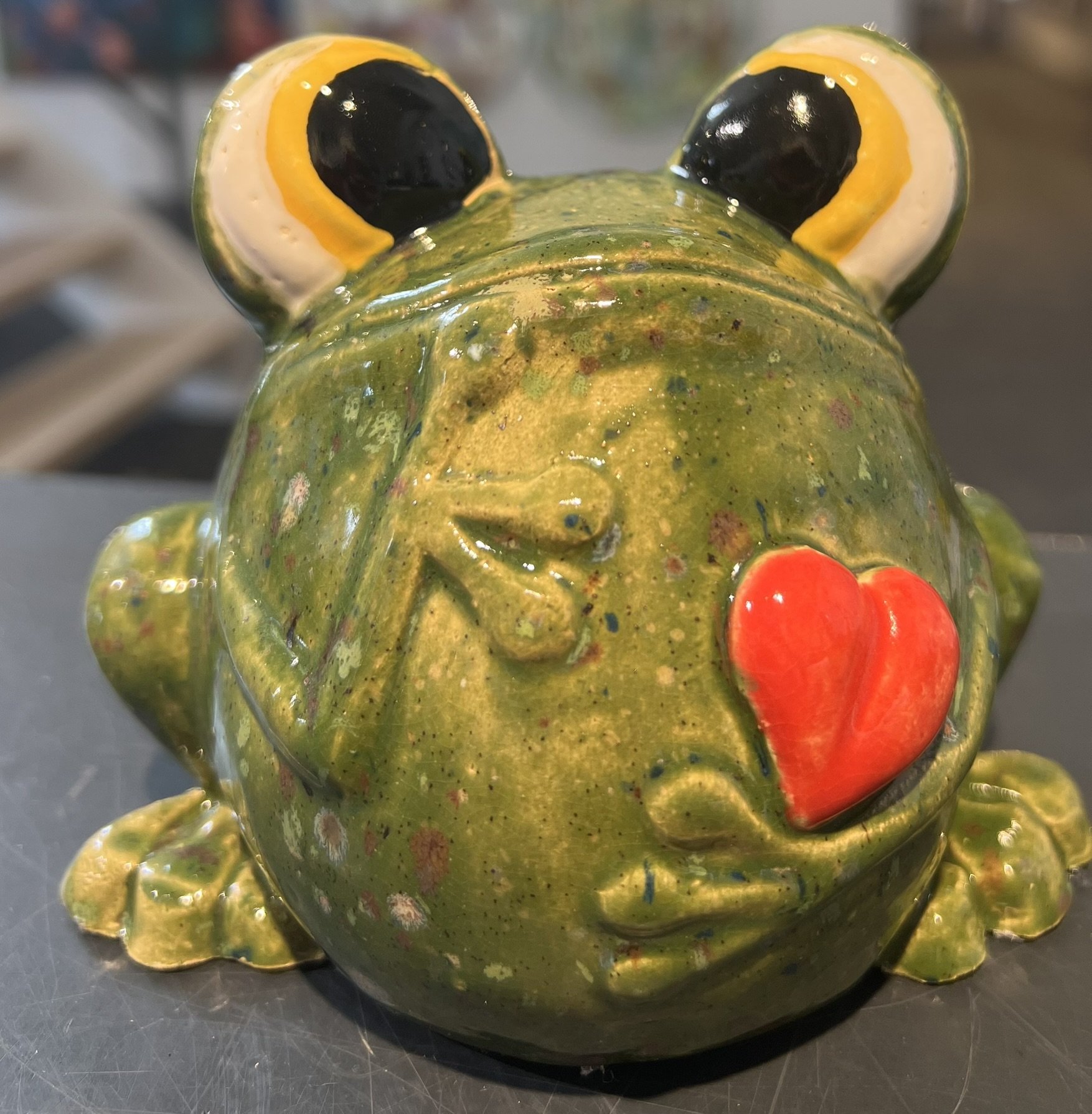 Kys Fr�en, keramik af Anka Christob