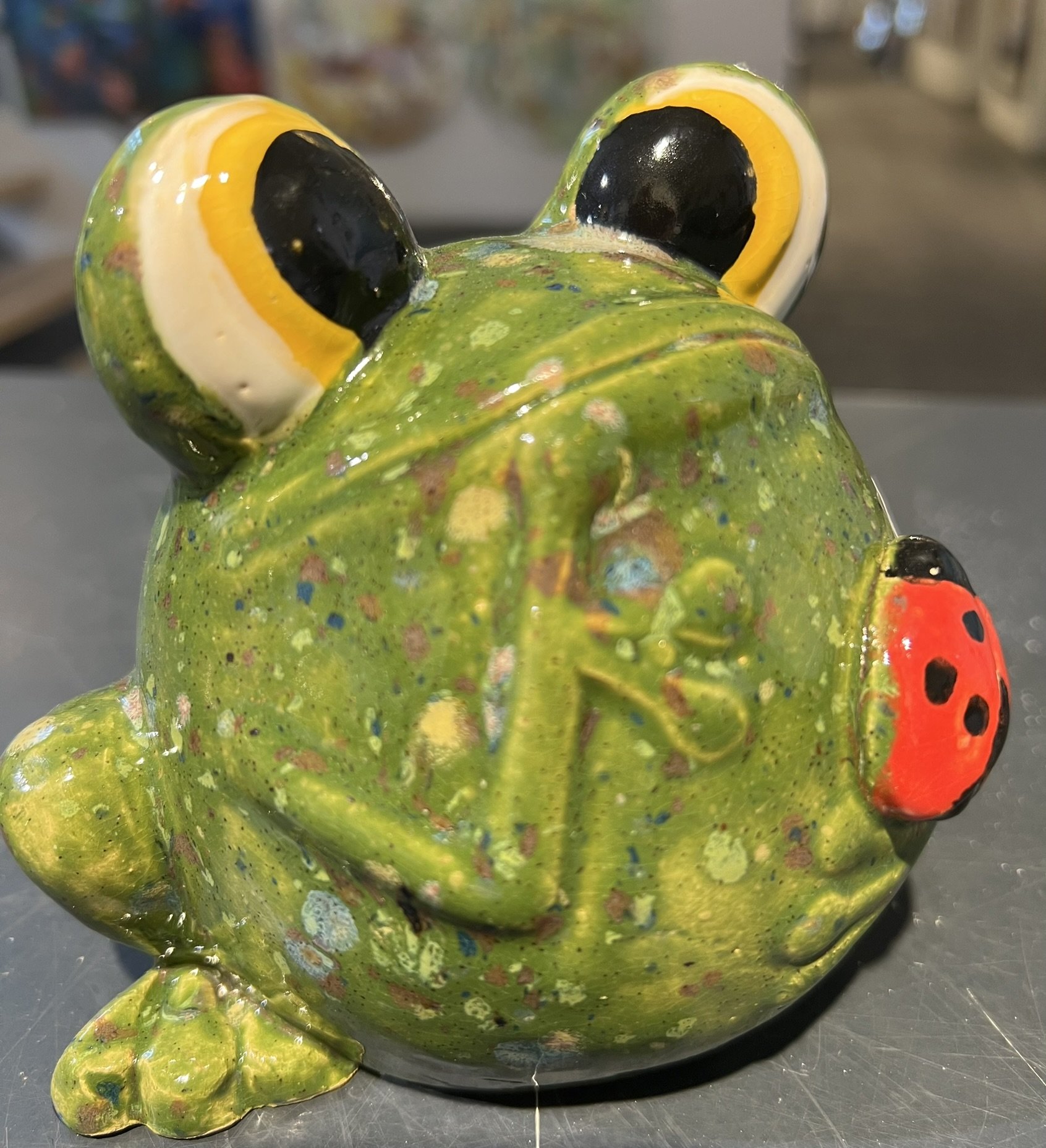 Kys Fr�en, keramik af Anka Christob