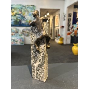 m�let er n�et, Bronceskulptur af Lisbeth Gundersen