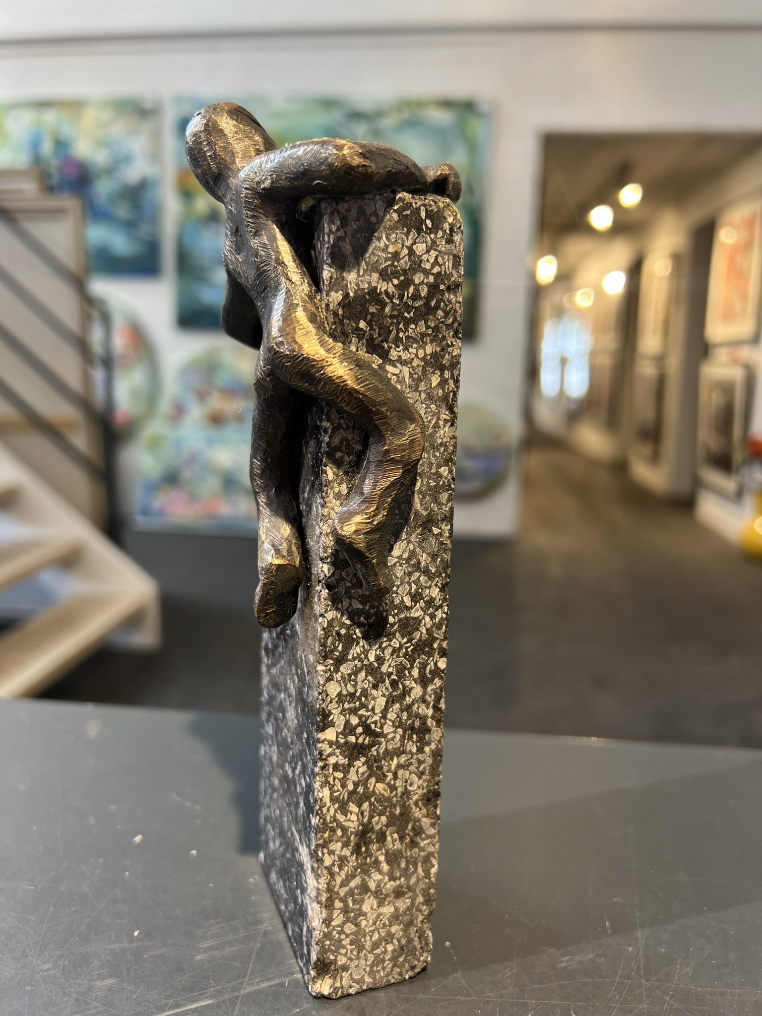 m�let er n�et, Bronceskulptur af Lisbeth Gundersen