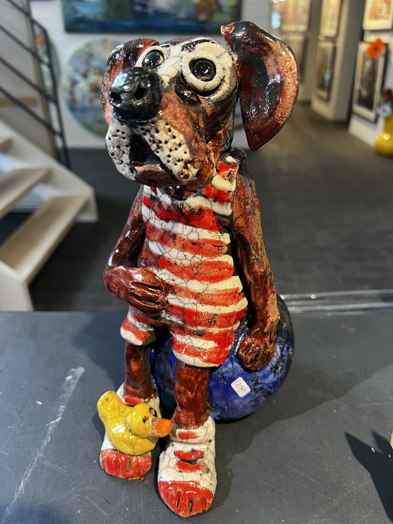Dorit Knudsen, Vandhund,  rakubr�ndt keramik