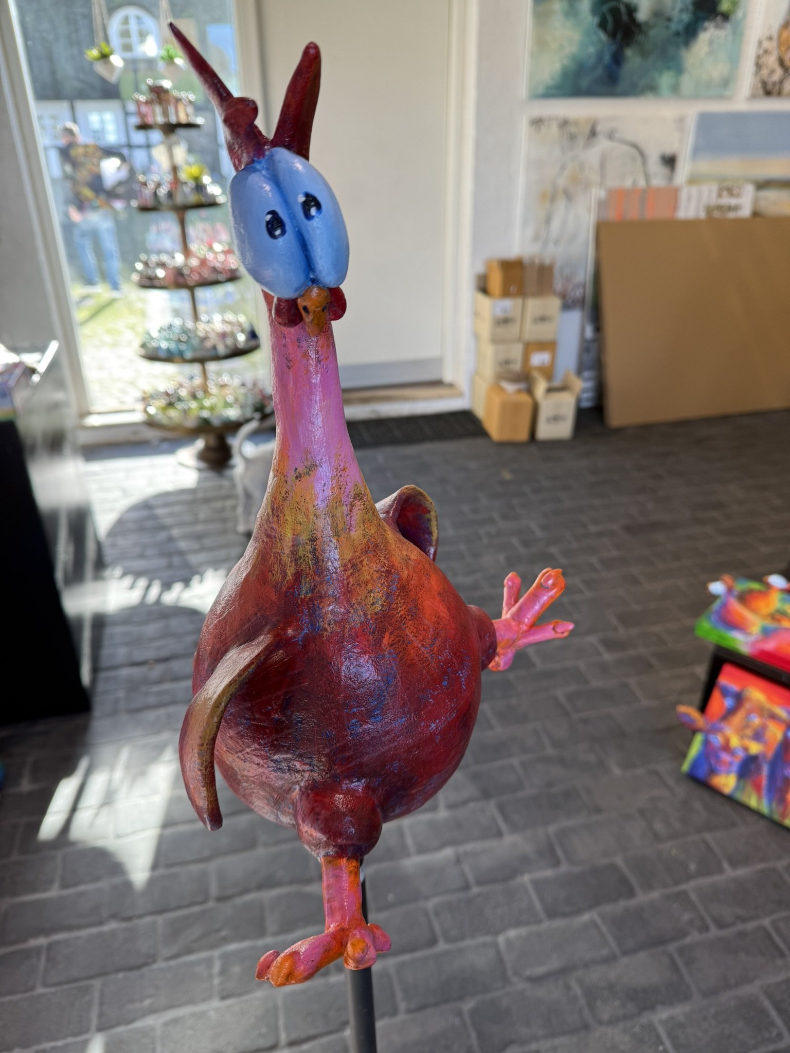 Skulptur p� stang af Jette Ladefoged, h�jde 160cm